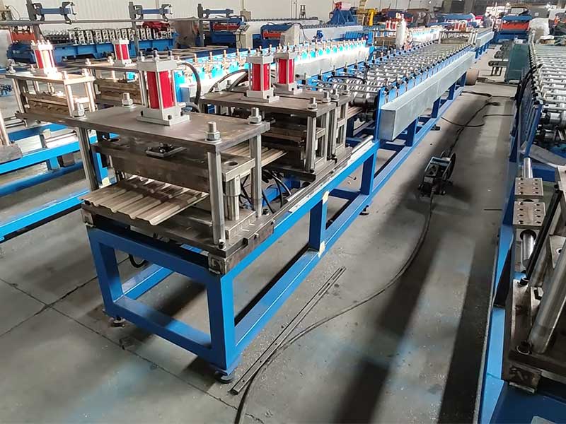 Storage shed wall roll forming machine with punching device