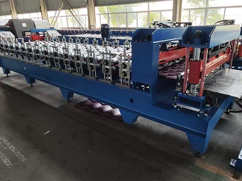 Trapezoidal glazed tile roll forming machine